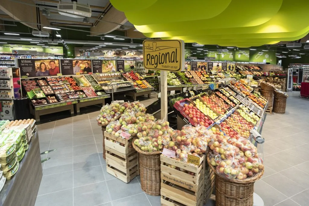 Wasgau Markt Rheinboellen Obst und Gemueseaufbau