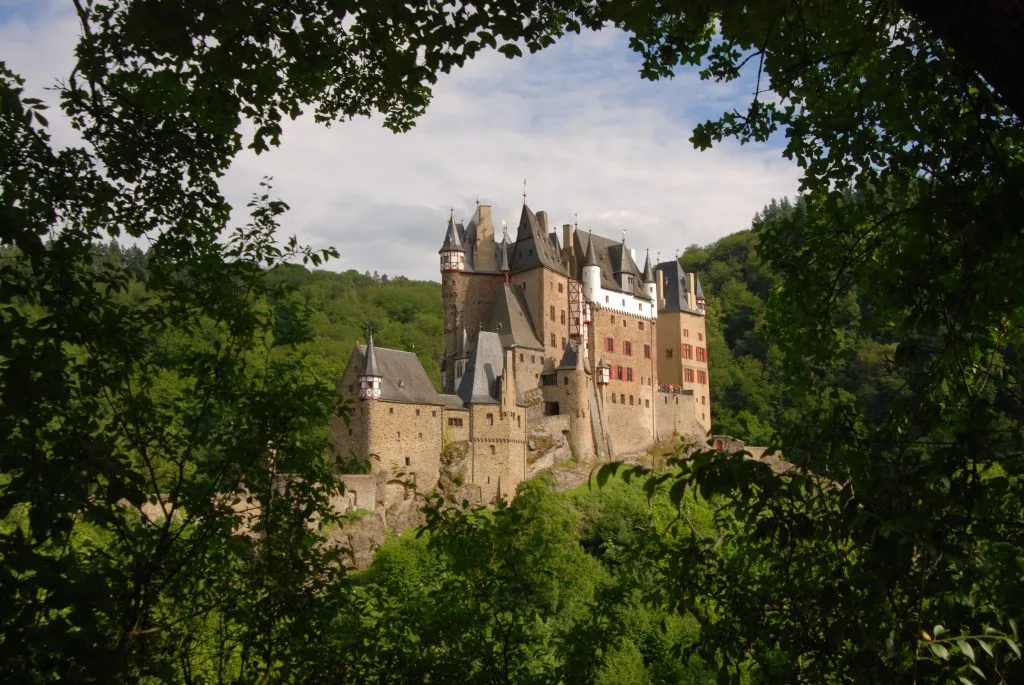 Burg Eltz Westseite D Ritzenhofen Muenstermaifeld