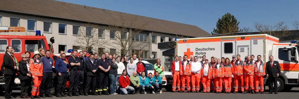 Helferübung: Bereitschaften Sanitätsdienst; Journalistencamp Szenario „Brandanschlag auf ein Jugendheim“