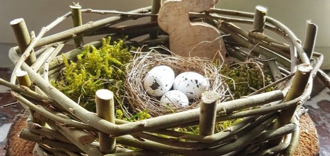 Osternest auf Baumscheibe jpg